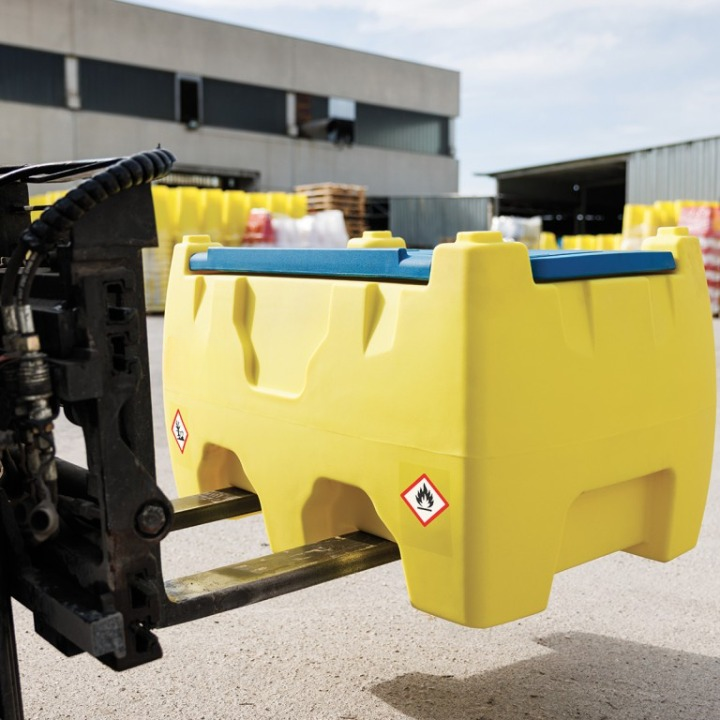 Rezervor transportabil plastic motorină pe furci stivuitor frontal